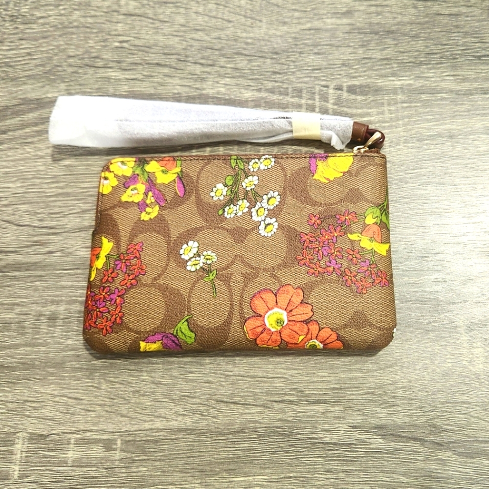 Coach Signature Canvas Corner Zip Wristlet With Floral Print **FAST SHIPPING** - Picture 6 of 6